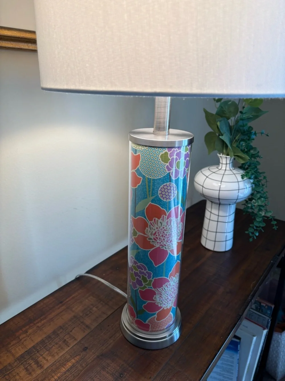 Modern Lamp With Groovy 70’s Aesthetics - Picture 4 of 11